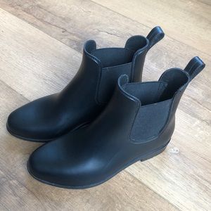 8 Wide a new day Black Winter & Rain Boots